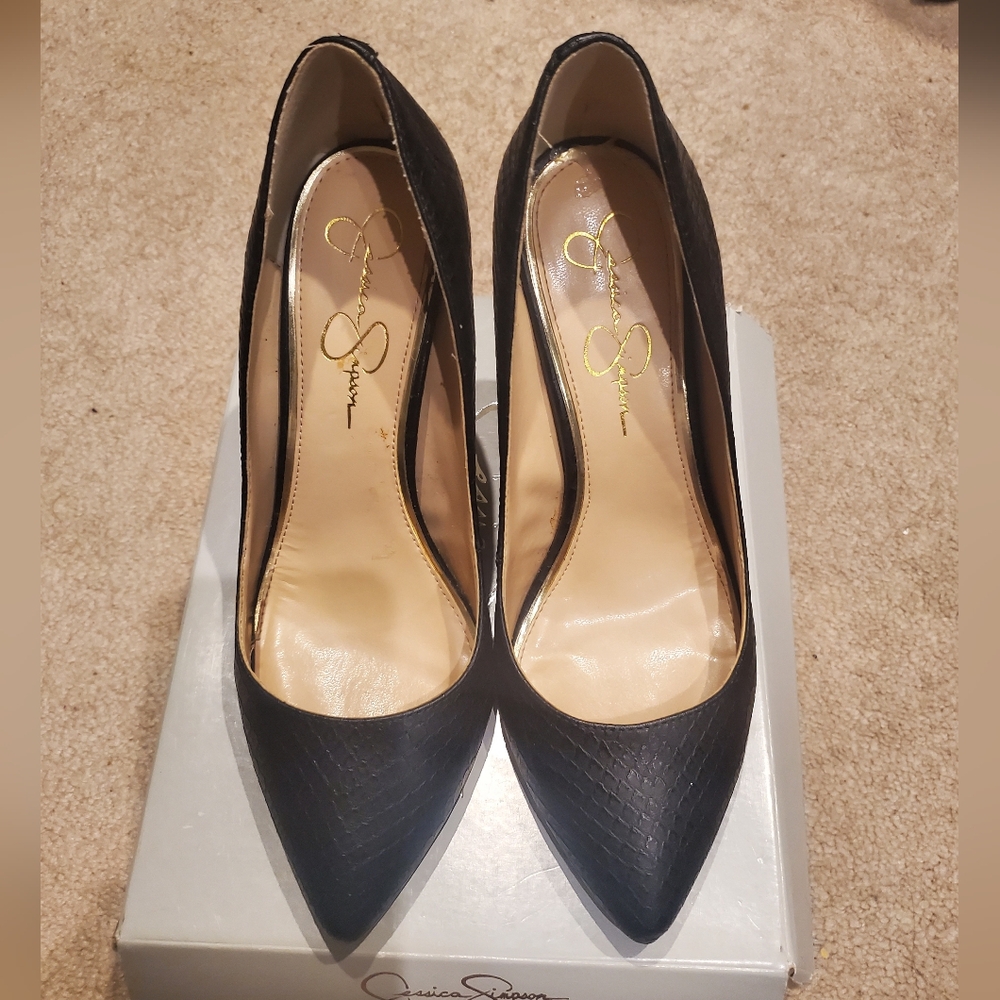 Jessica Simpson Veronica Women’s Black Pointed Toe Heel Pump Snake Pattern